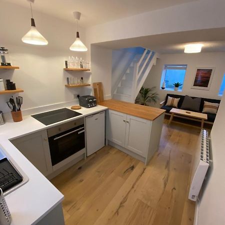 Cheerful One Bedroom Cottage In Mousehole. Exterior photo