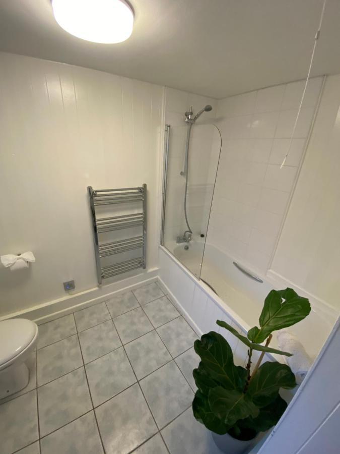 Cheerful One Bedroom Cottage In Mousehole. Exterior photo