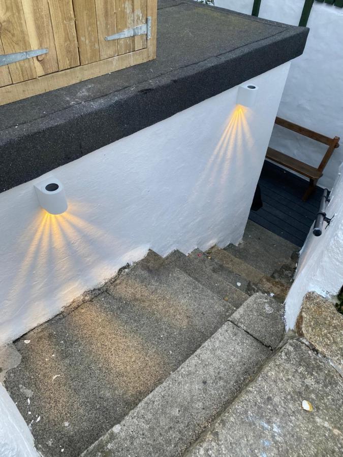 Cheerful One Bedroom Cottage In Mousehole. Exterior photo
